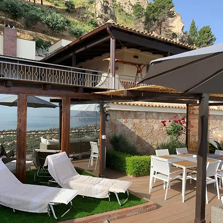 Dom wakacyjny Ibiscus Mandra Capreria